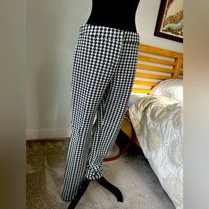 Akris Punto Houndstooth, Thick, pleated, slacks.